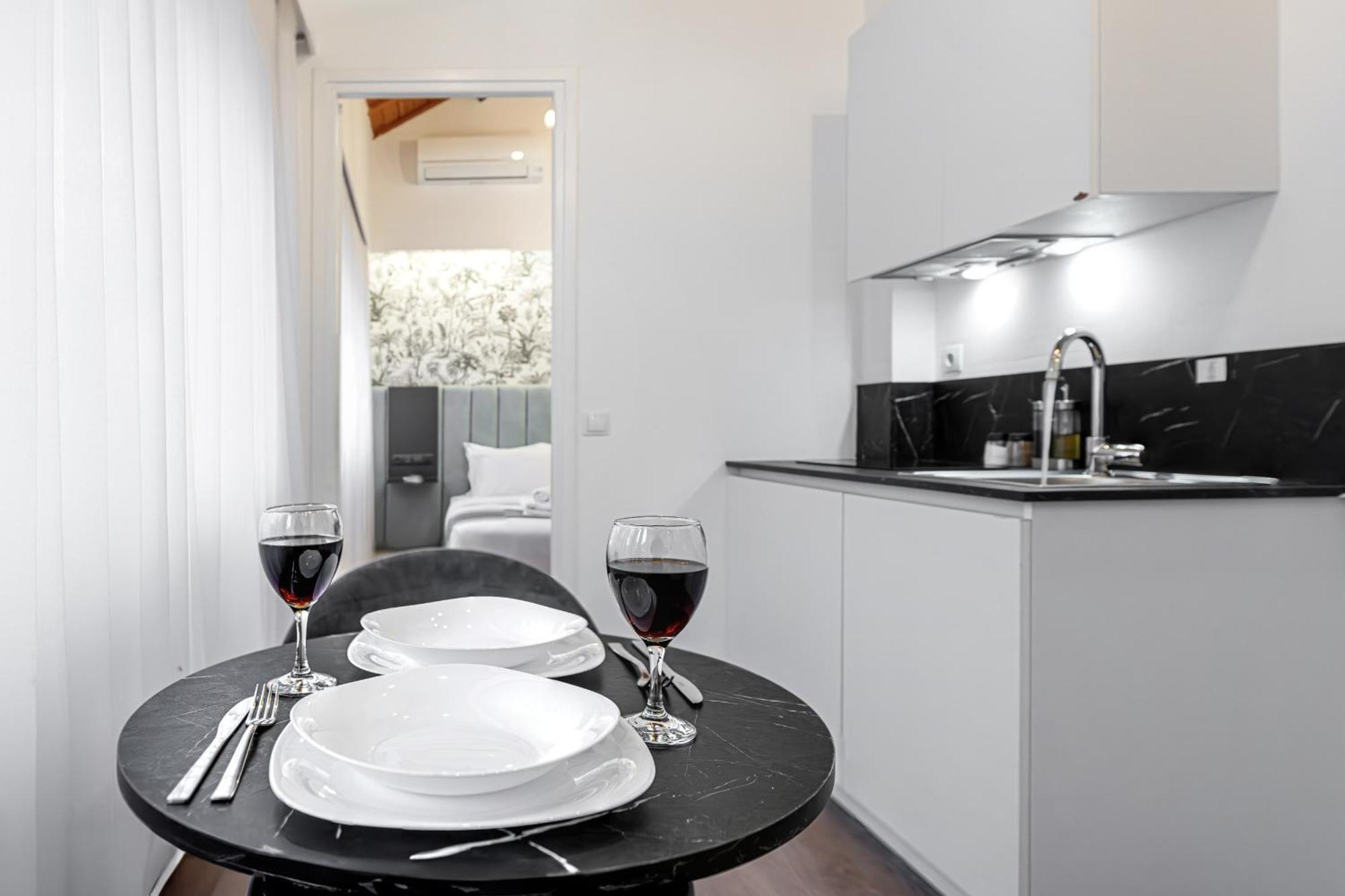 Kriel Suites By Liv Homes Athens Ngoại thất bức ảnh